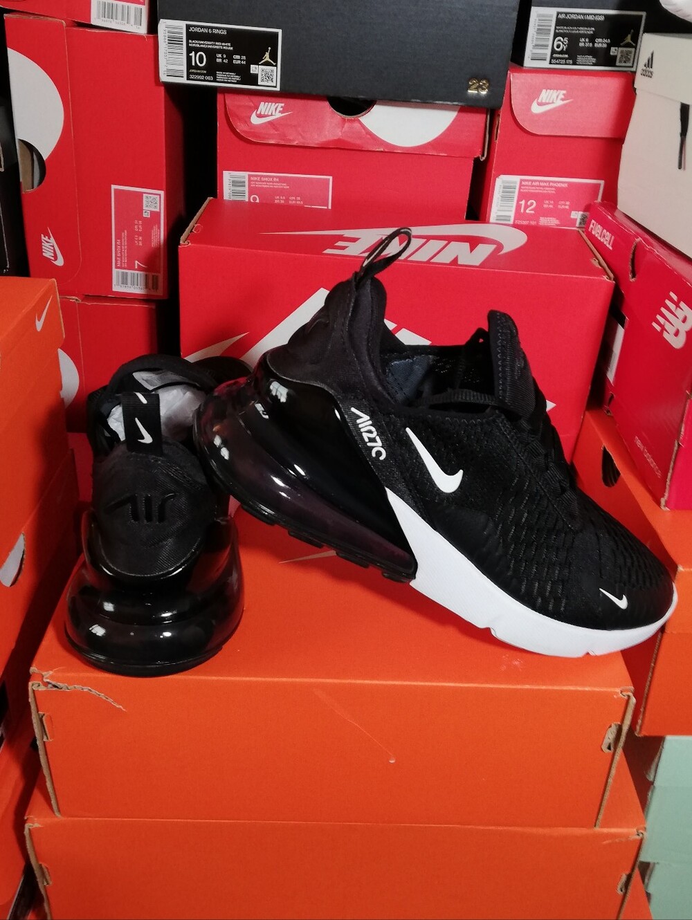 NIKE AIR MAX 270S WOMEN'S US SIZE 8 IN NEW CONDITION